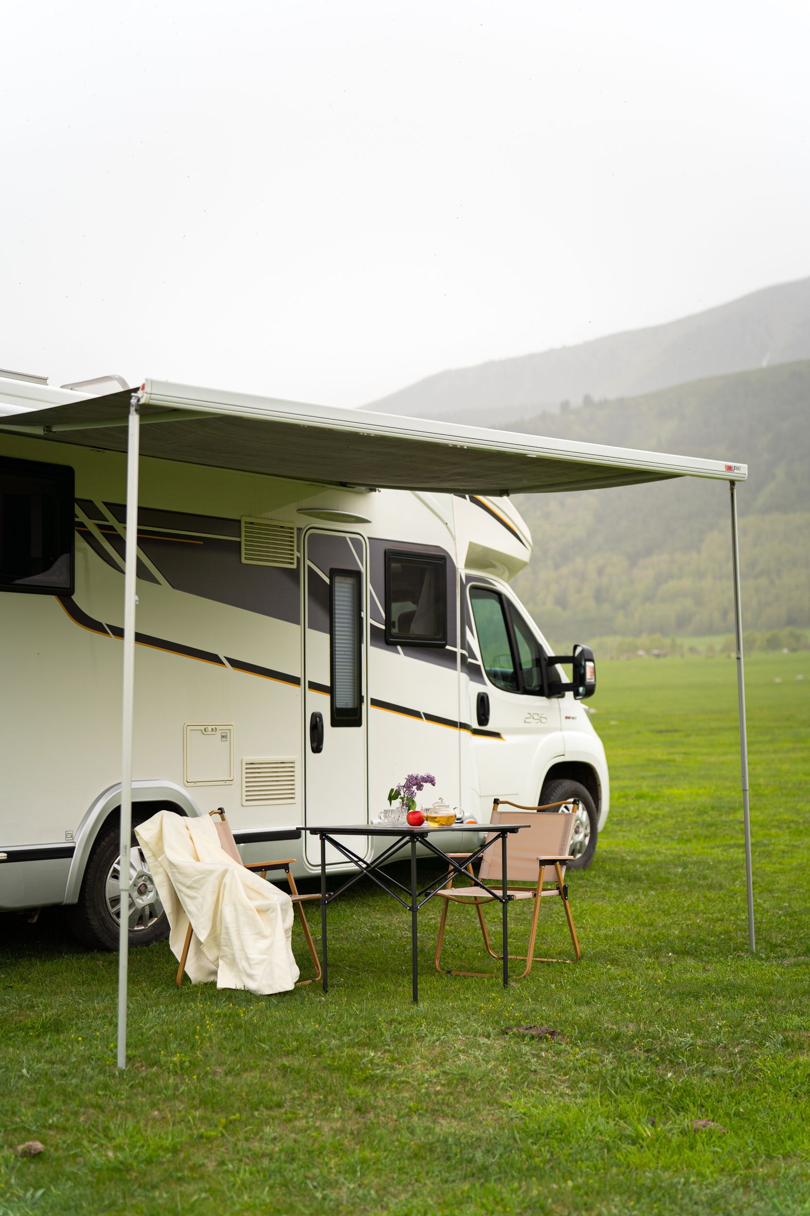 Арендовали кемпер для семейного отдыха. Дети были в восторге от двухъярусных кроватей и самой атмосферы приключения. Кыргызстан — потрясающая страна, и такой формат путешествия подходит ей идеально! Арендовать кемпер получилось очень легко и техническая поддержка на высоком уровне. Это было незабываемое путешествие!